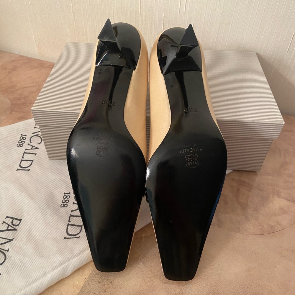 Cream and Black Two-Tone Heels with Pointed Toe - Picture 4 of 5